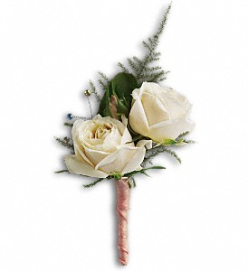 White Tie Boutonniere in Kentwood LA, Glenda's Flowers & Gifts, LLC